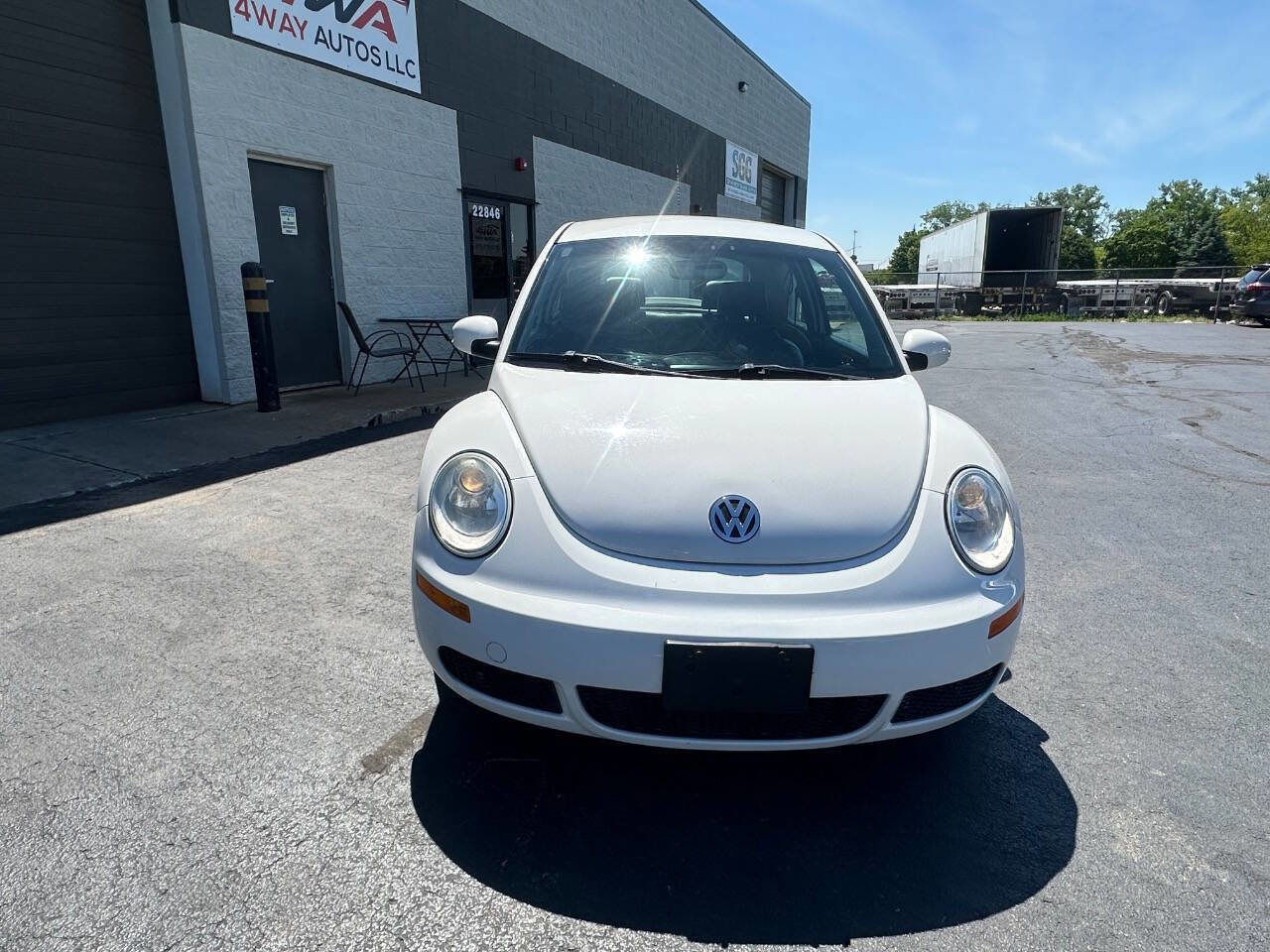 Used 2009 Volkswagen Beetle S FWD image 9
