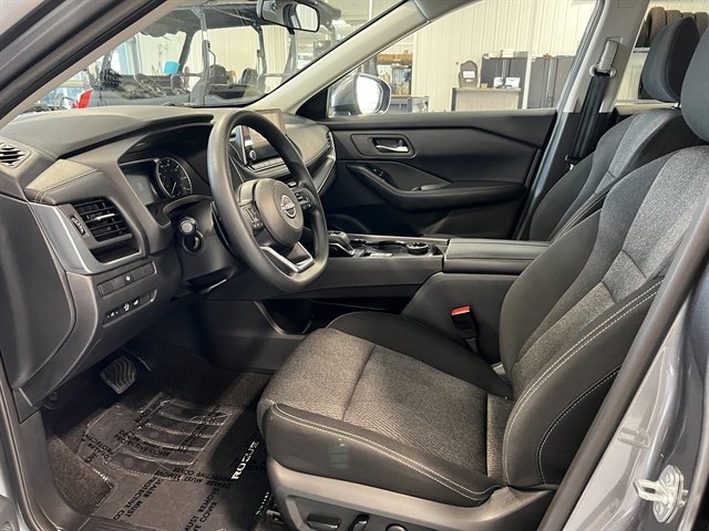Used 2024 Nissan Rogue SV image 9