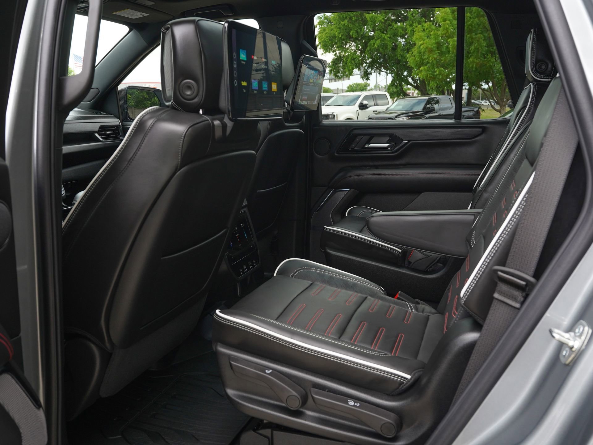 Used 2026 GMC Yukon AT4 Ultimate AWD/4WD image 16