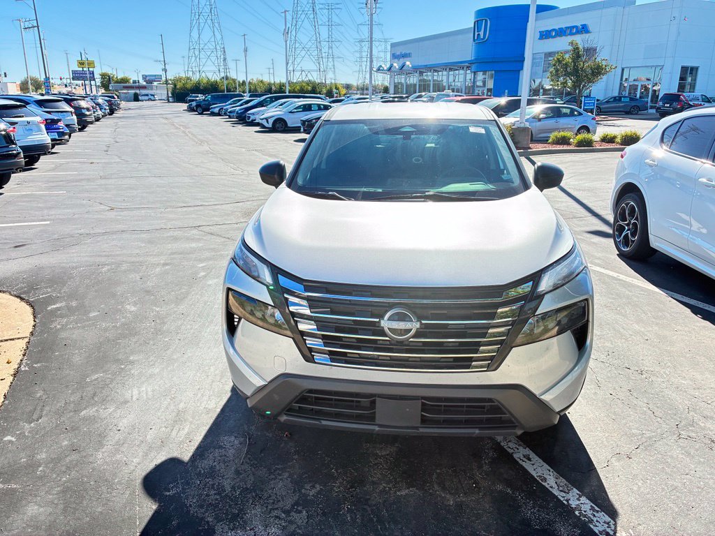 Used 2024 Nissan Rogue S FWD image 1