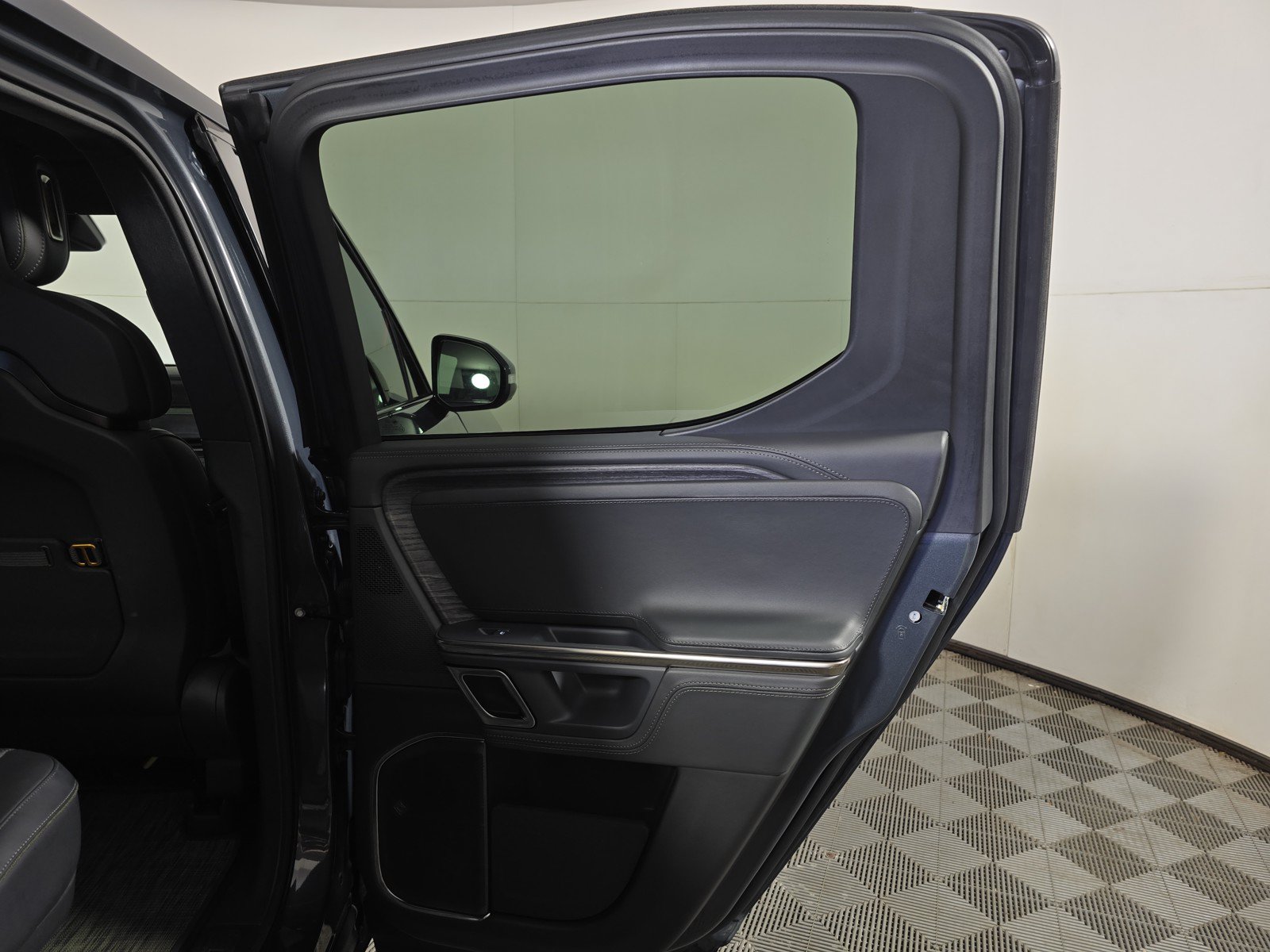 Used 2023 Rivian R1T Adventure AWD/4WD image 19