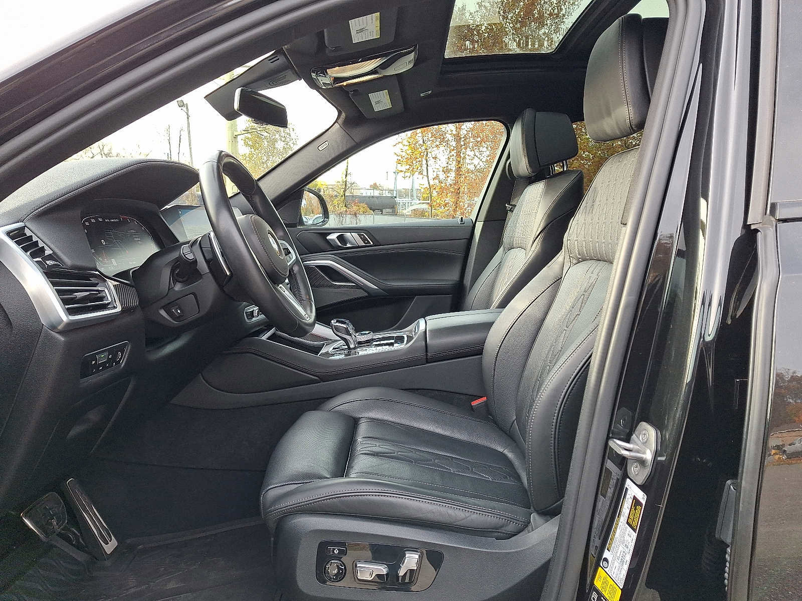 Used 2023 BMW X6 M50i w/ Executive Package image 13