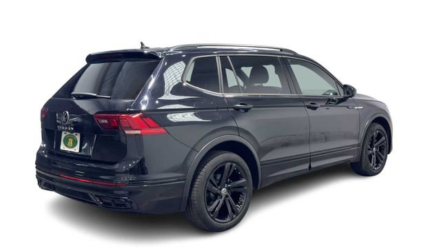 Used 2024 Volkswagen Tiguan SE R-Line image 2