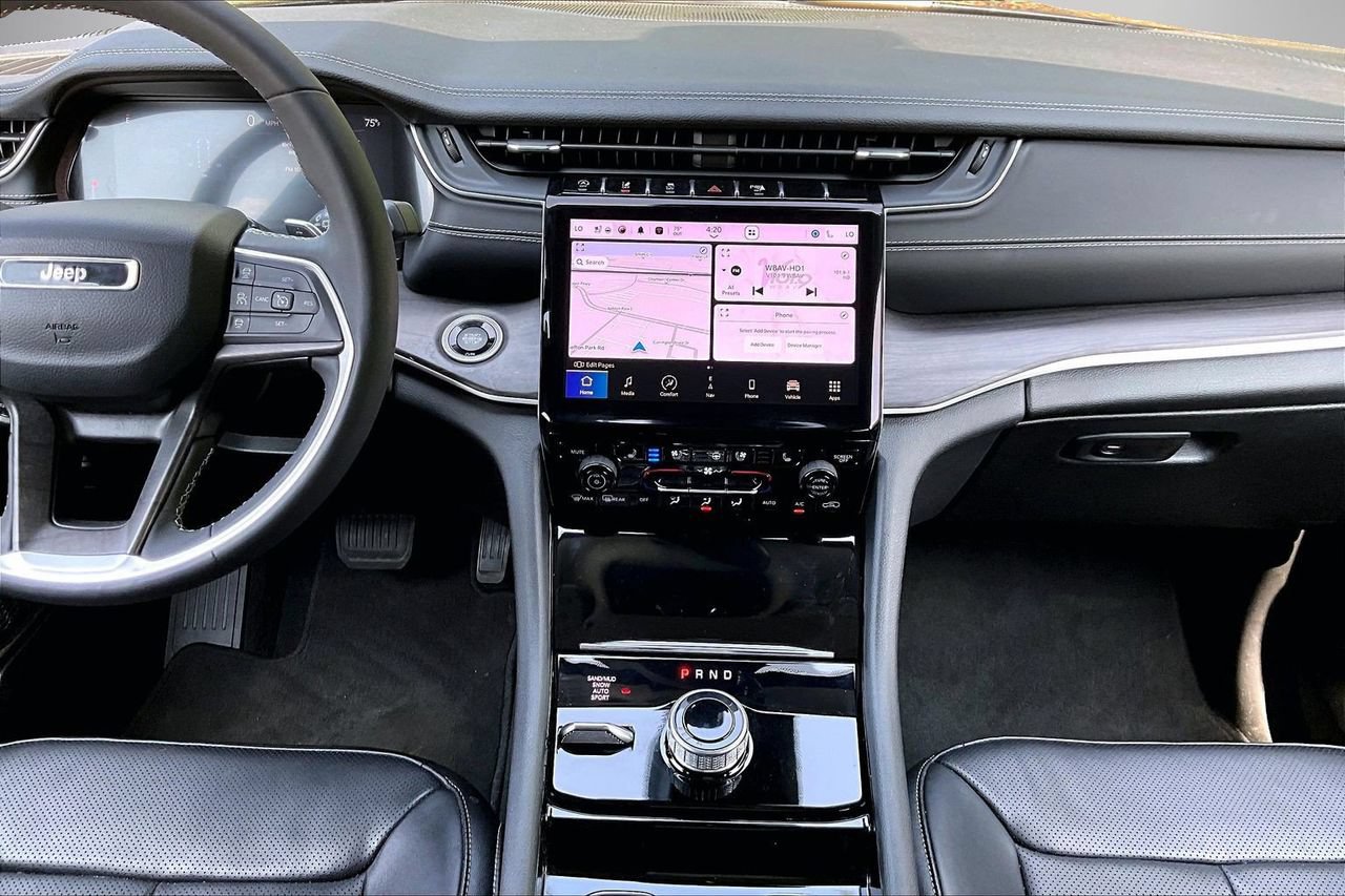 Certified 2023 Jeep Grand Cherokee Limited w/ Luxury Tech Group II AWD/4WD image 12