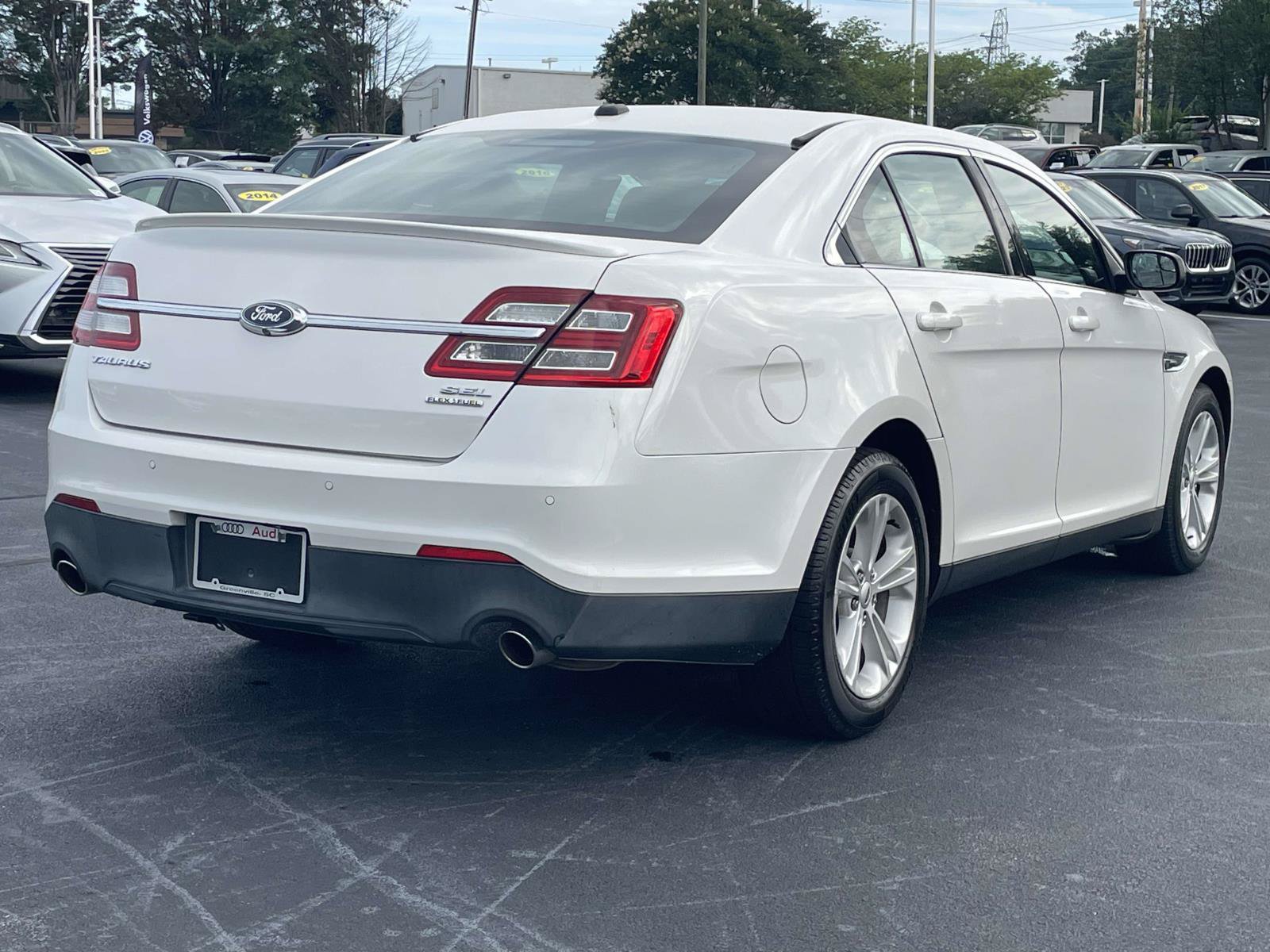 Used 2015 Ford Taurus SEL FWD image 6