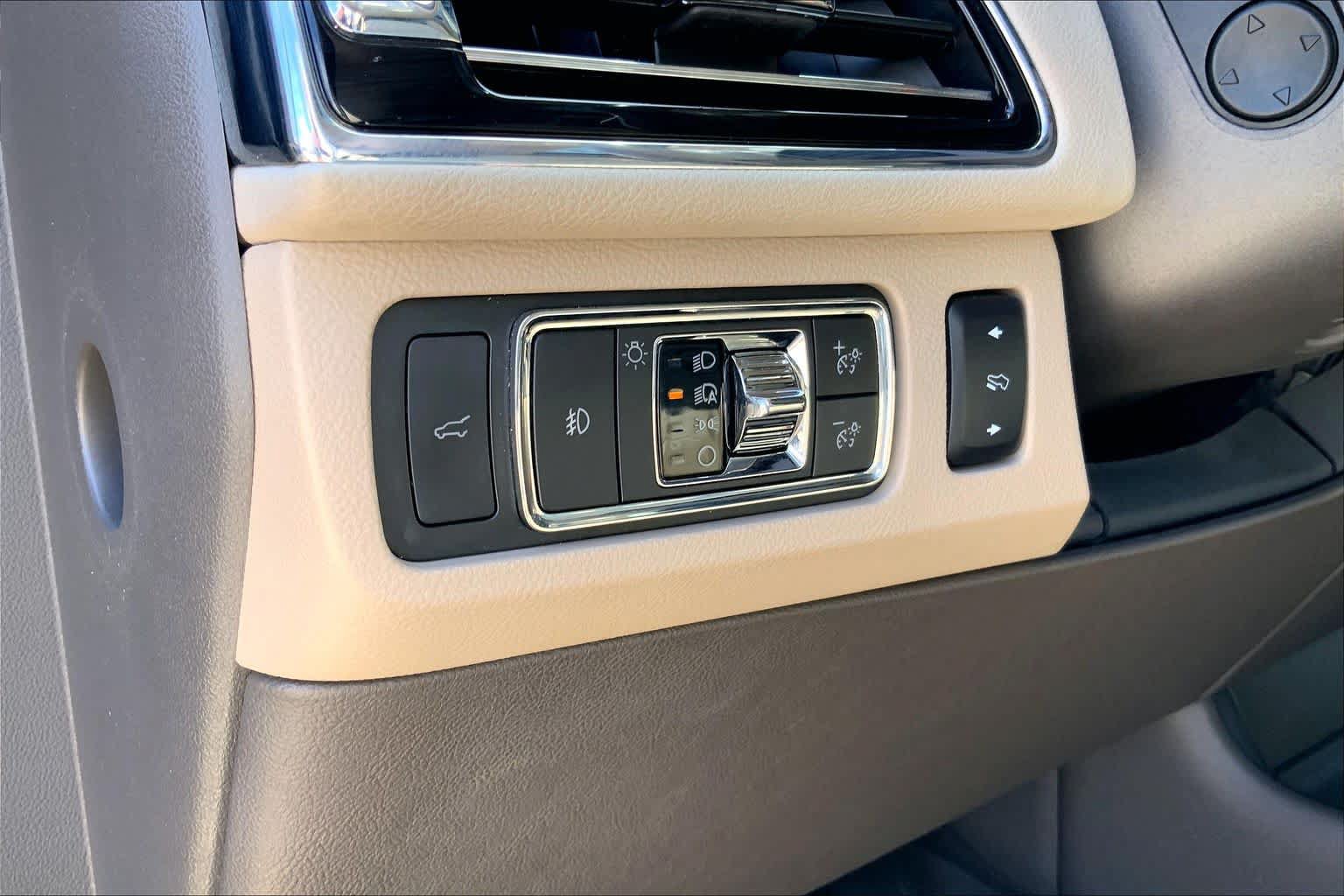 Used 2022 Lincoln Navigator Reserve AWD/4WD image 36