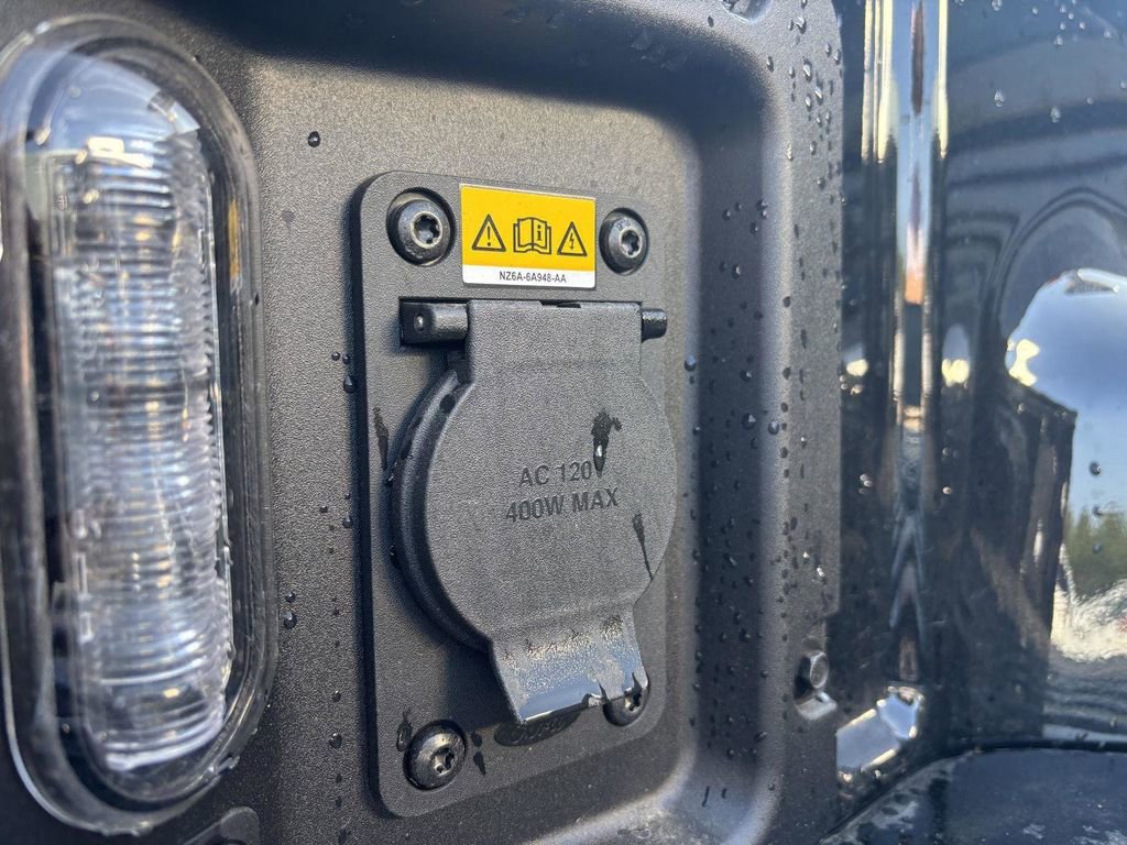 New 2025 Ford Maverick XLT w/ XLT Luxury Package image 11