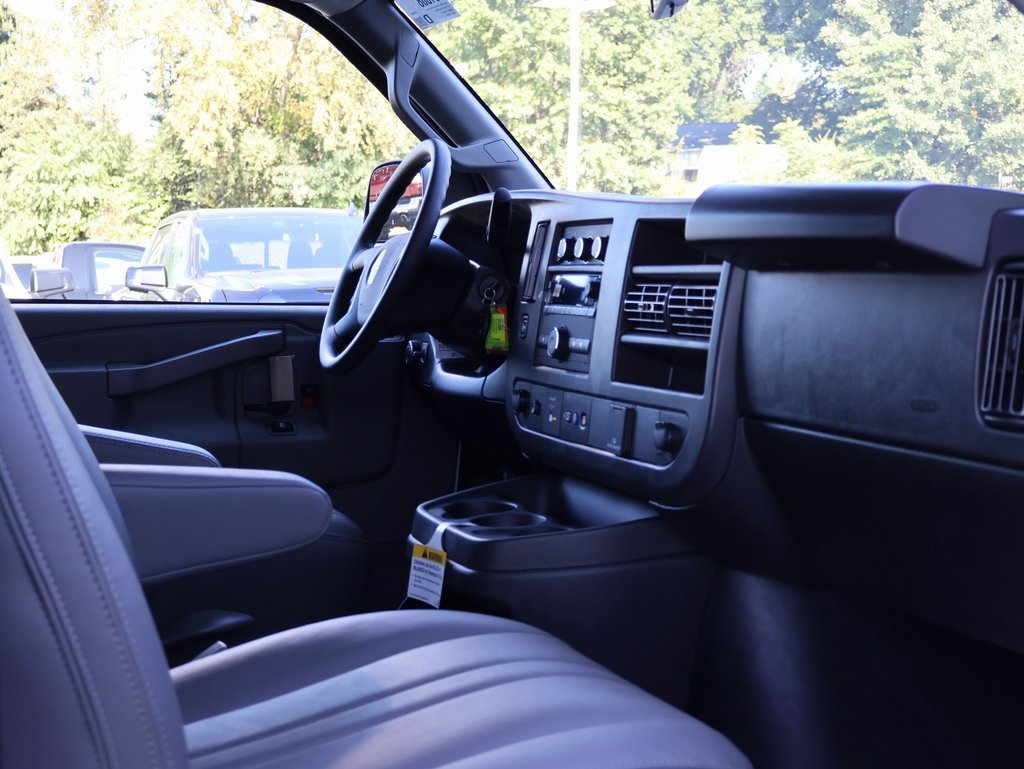 New 2025 GMC Savana 3500 Extended w/ Driver Convenience Package image 28