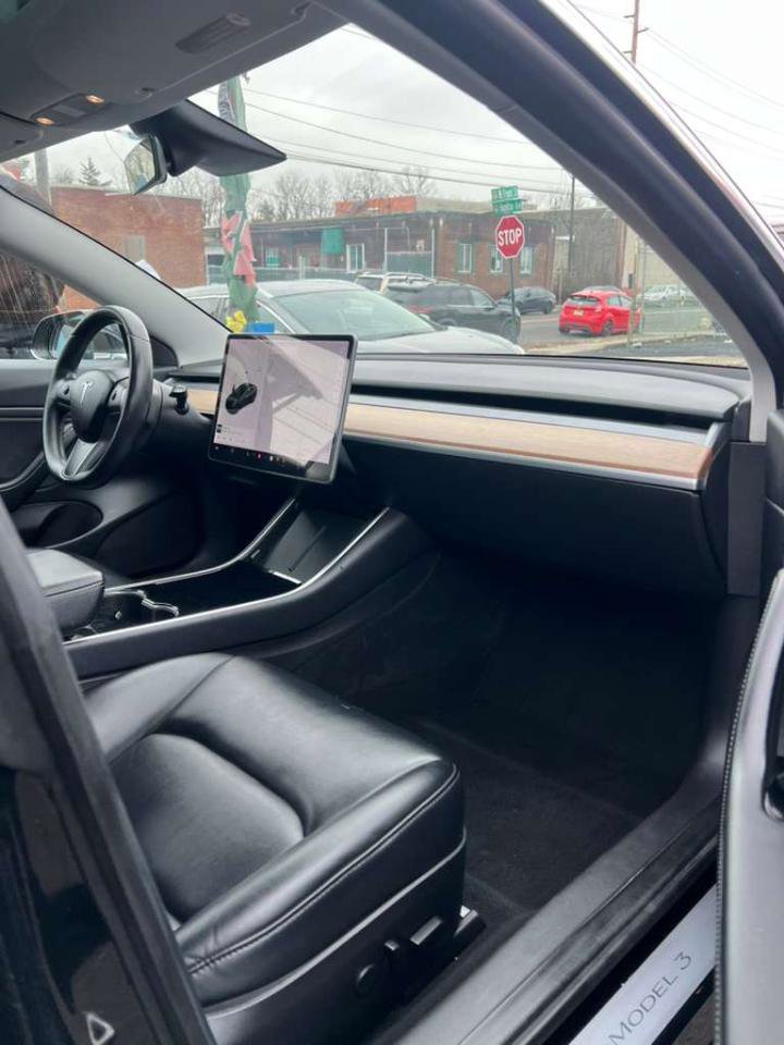 Used 2019 Tesla Model 3 Standard Range Plus image 6