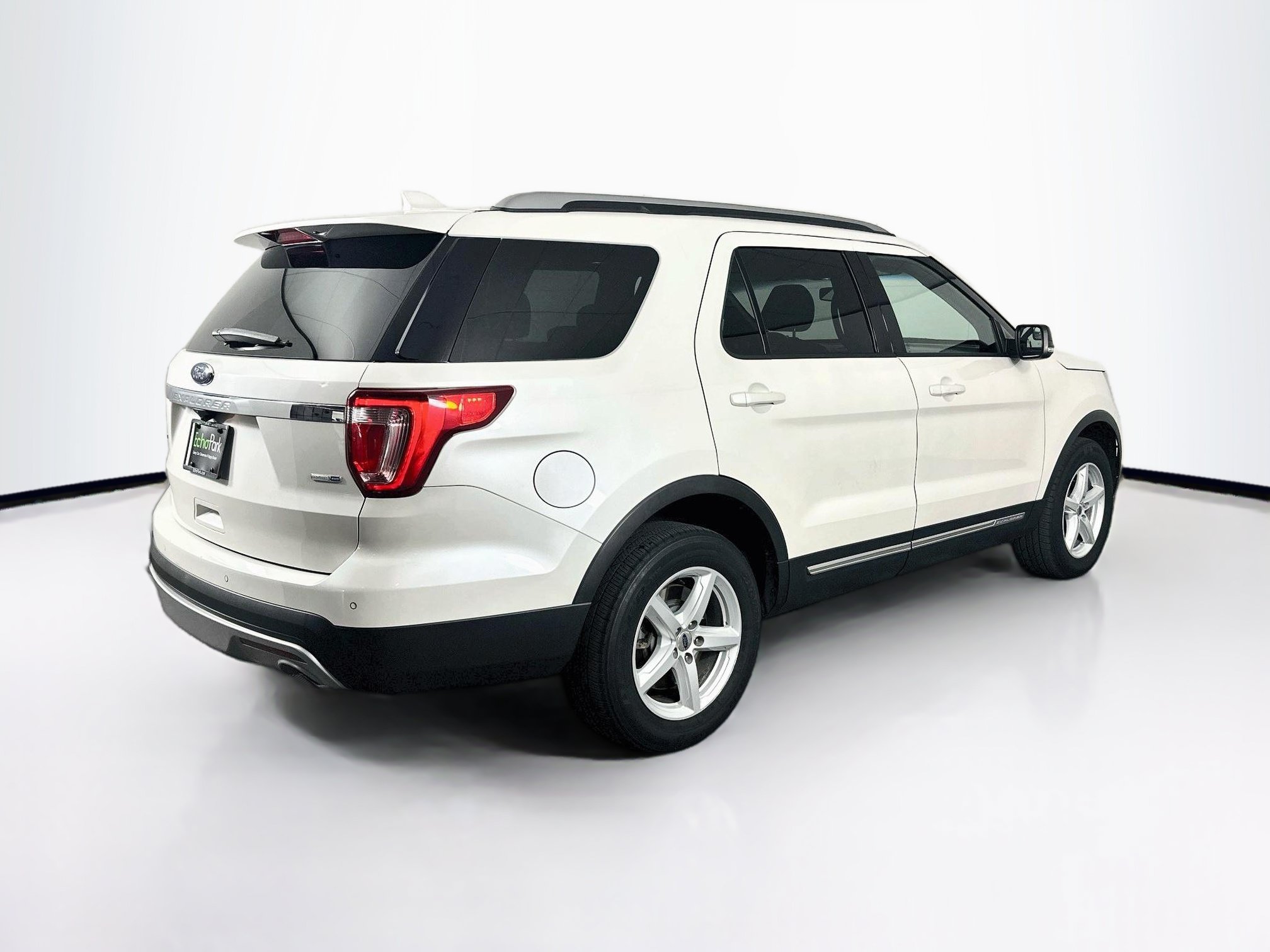 Used 2016 Ford Explorer XLT w/ Equipment Group 201A AWD/4WD image 9