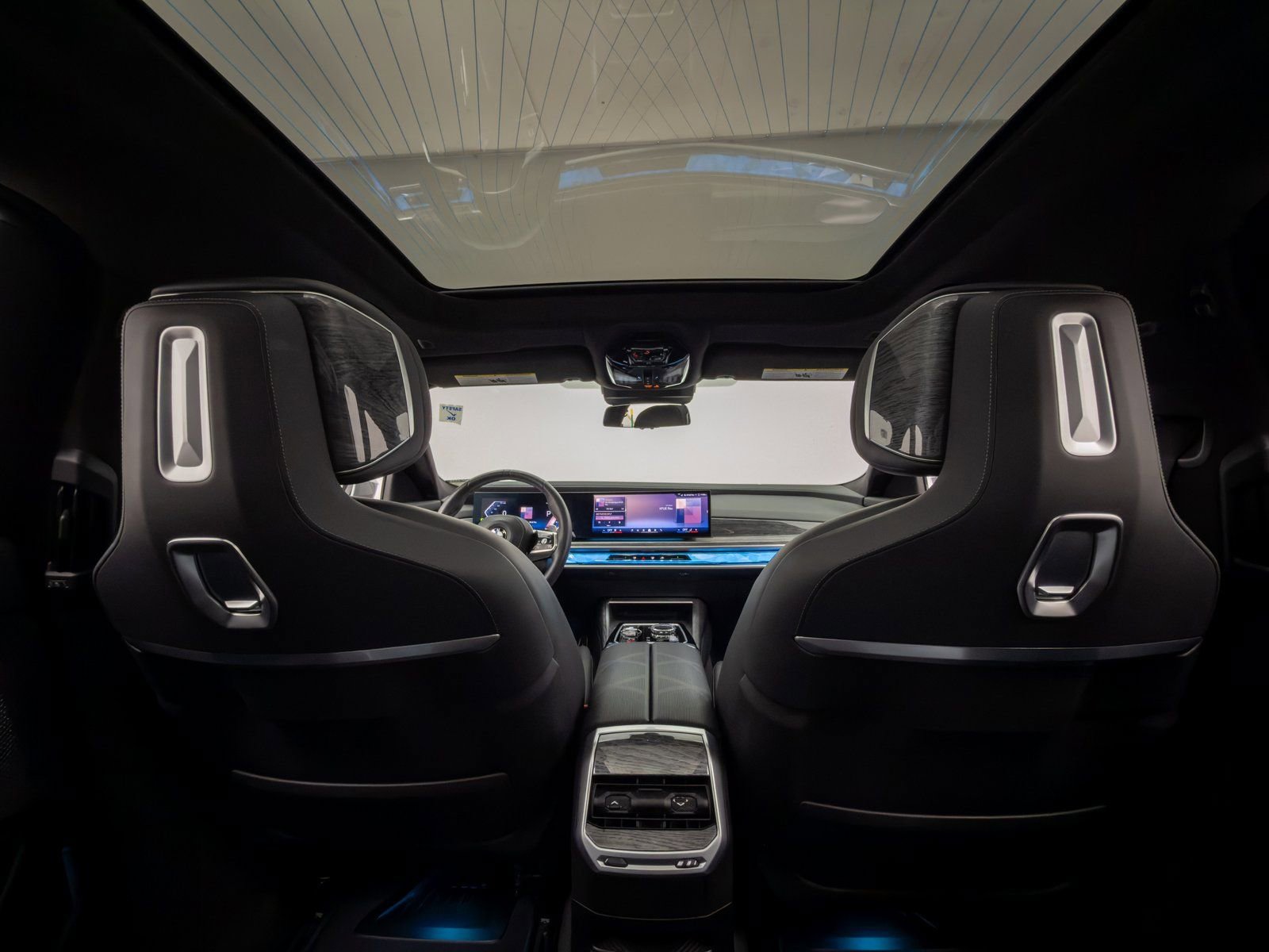 Used 2023 BMW 740i w/ Executive Package image 13