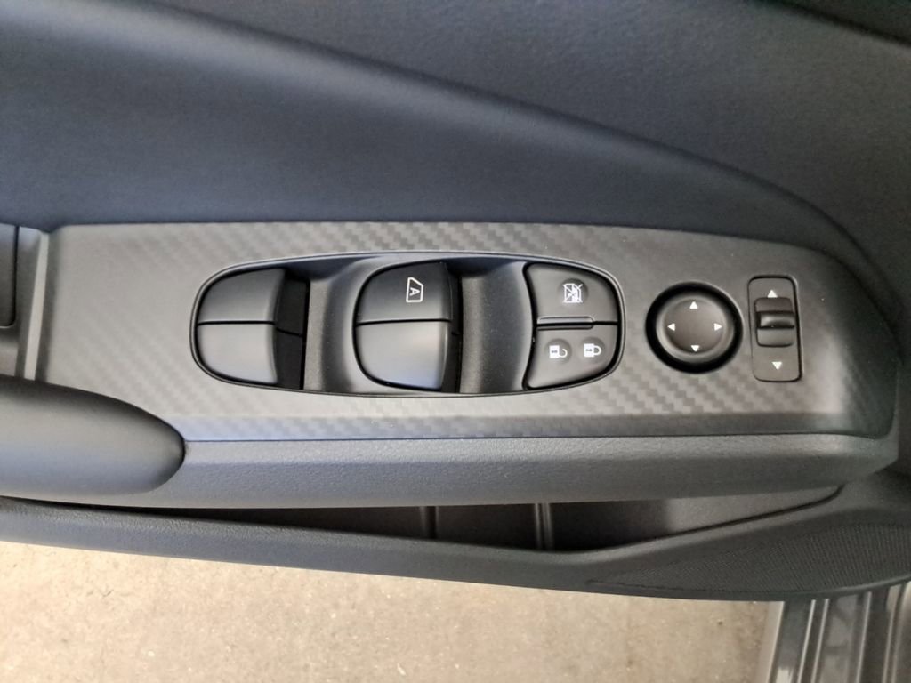 Used 2025 Nissan Altima 2.5 S FWD image 18