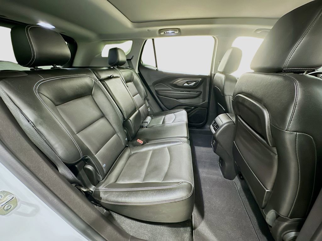 Used 2024 GMC Terrain SLT image 28