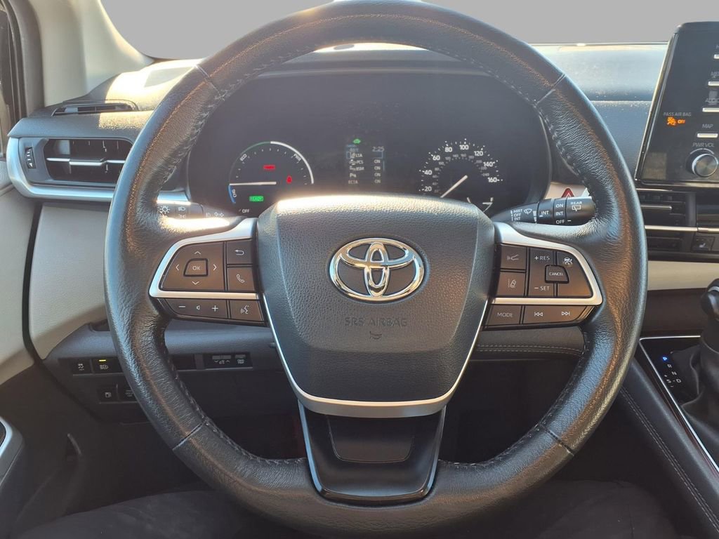 Used 2024 Toyota Sienna XLE image 18