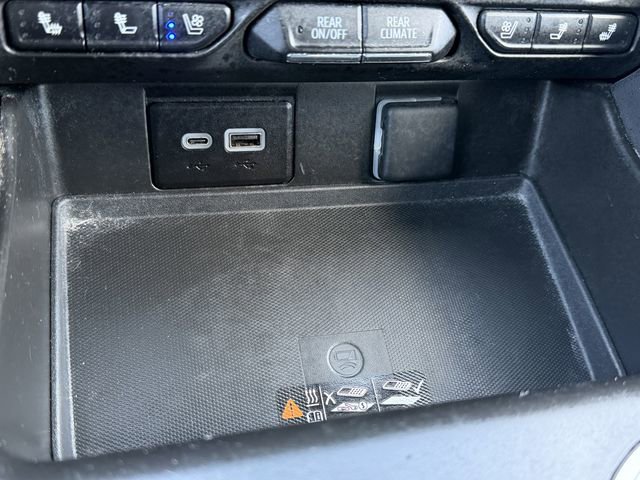 Used 2023 Chevrolet Suburban Premier image 22