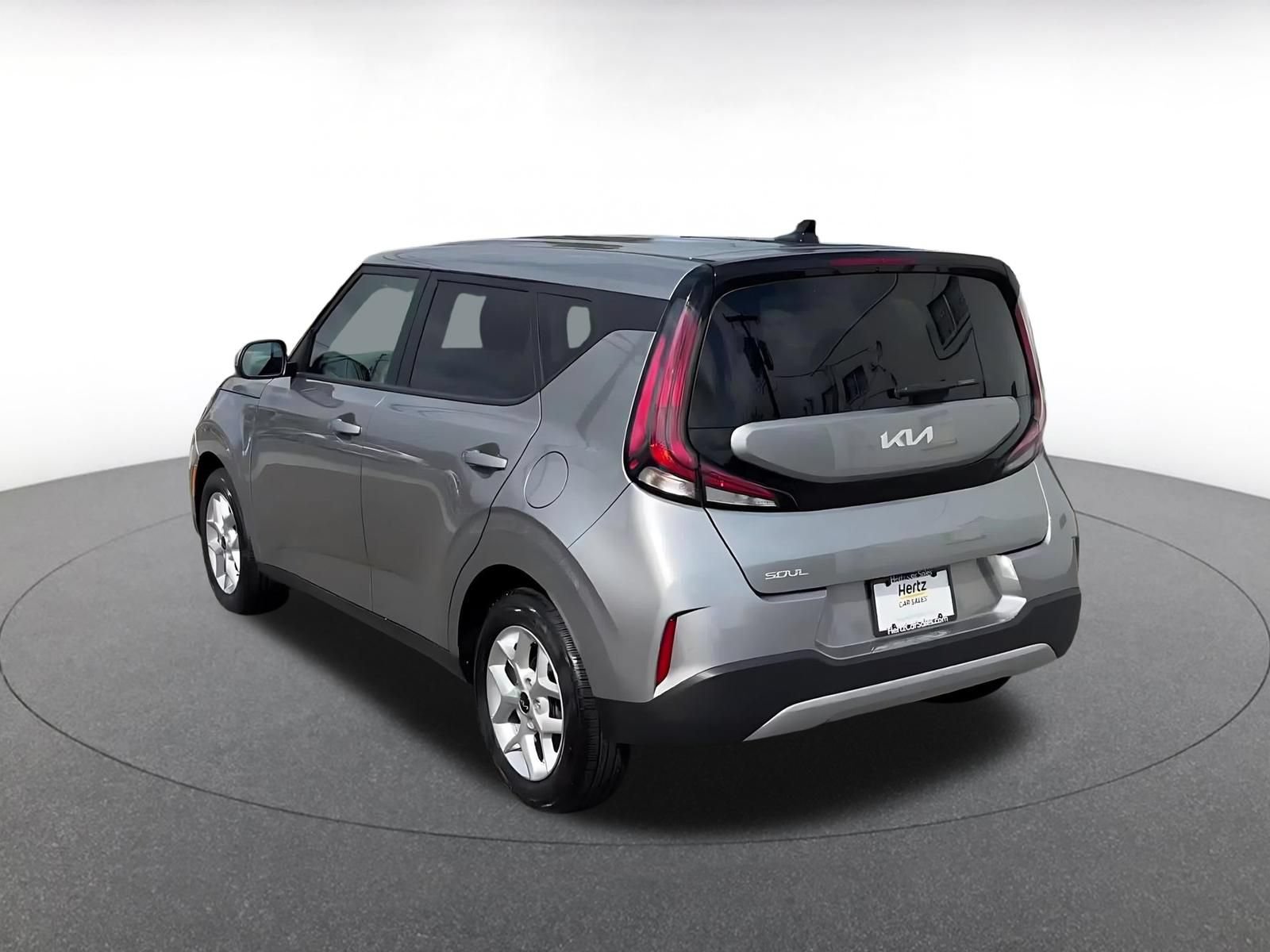 Used 2025 Kia Soul LX w/ LX Technology Package FWD image 9