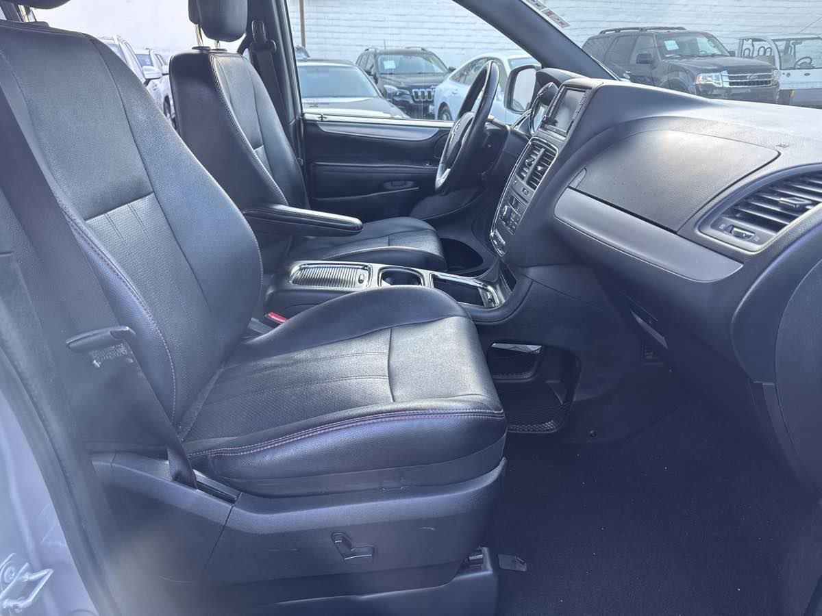 Used 2017 Dodge Grand Caravan GT image 9