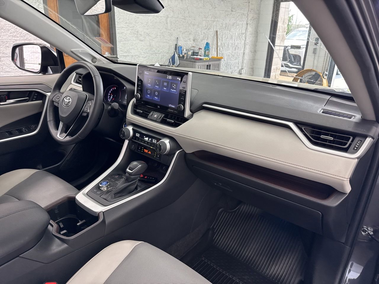 Used 2022 Toyota RAV4 Limited w/ Limited Grade Weather Package AWD/4WD image 54