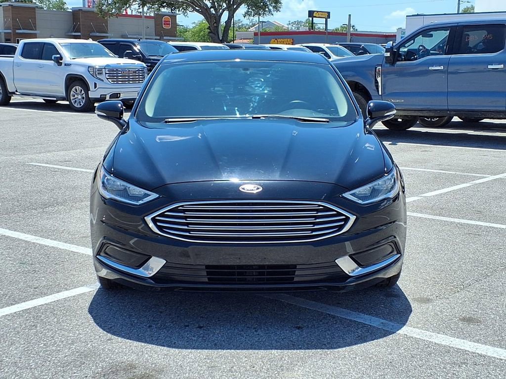 Used 2018 Ford Fusion SE w/ Fusion SE Technology Package FWD image 2