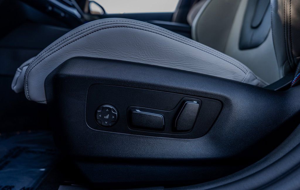 Used 2026 BMW M5 w/ Executive Package image 18