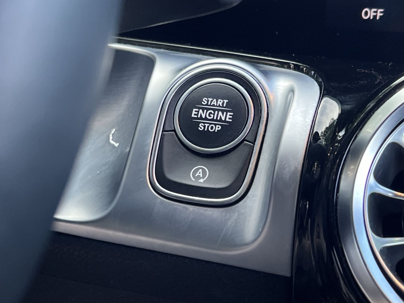 Used 2022 Mercedes-Benz GLB 250 4MATIC w/ Premium Package Lite image 39