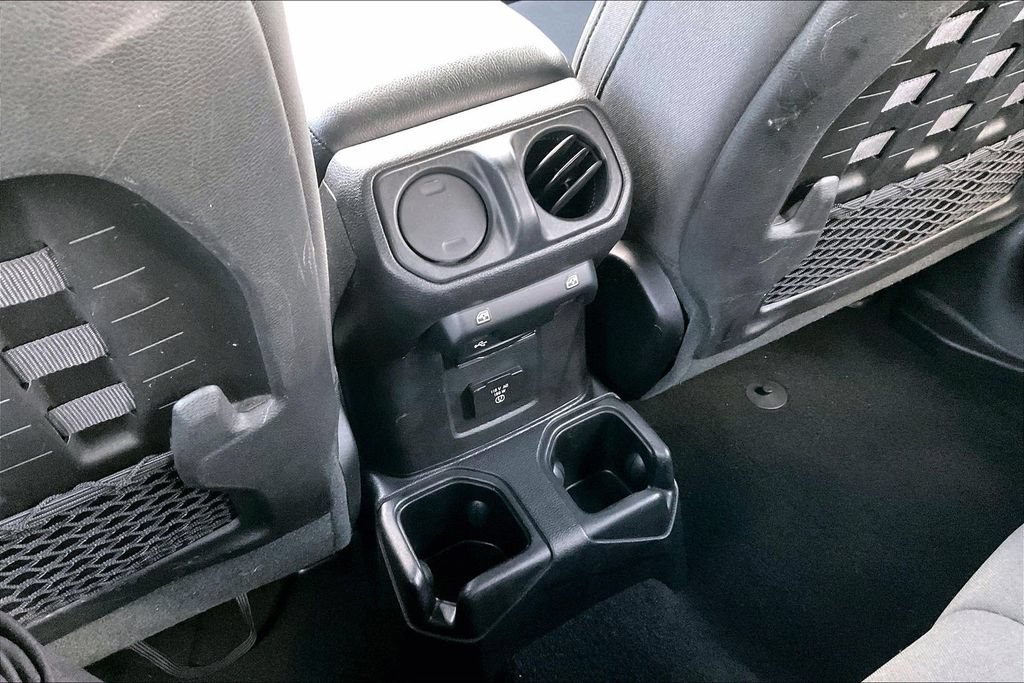 Used 2019 Jeep Wrangler Unlimited Rubicon w/ LED Lighting Group AWD/4WD image 11