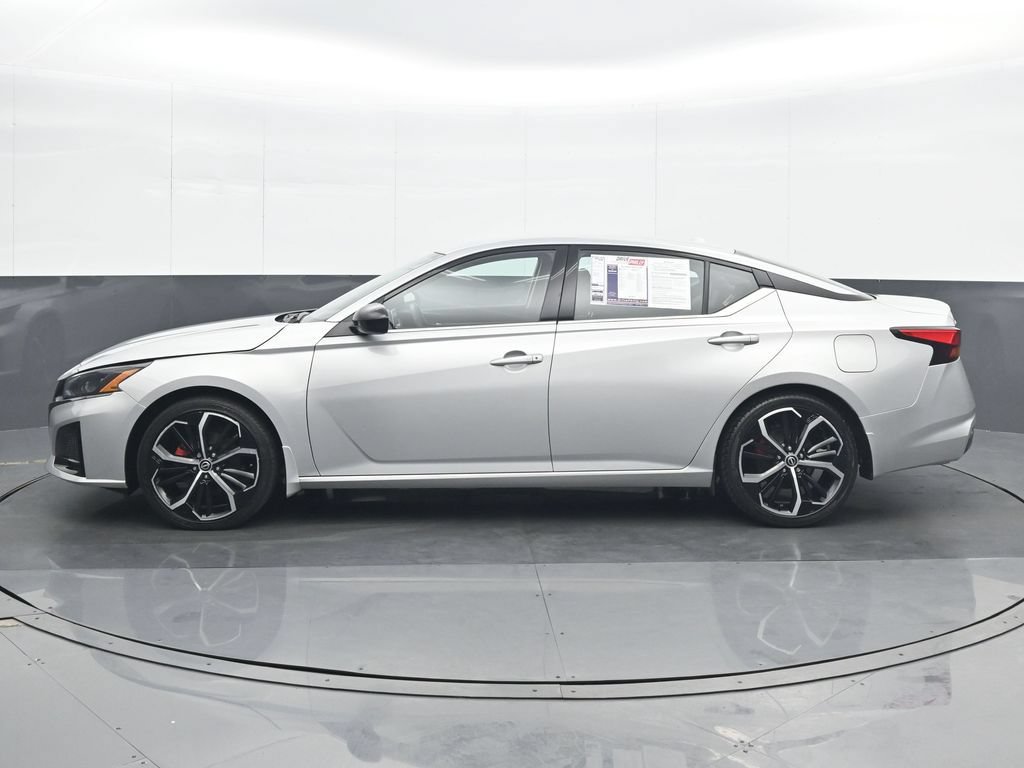 Used 2023 Nissan Altima 2.5 SR FWD image 3