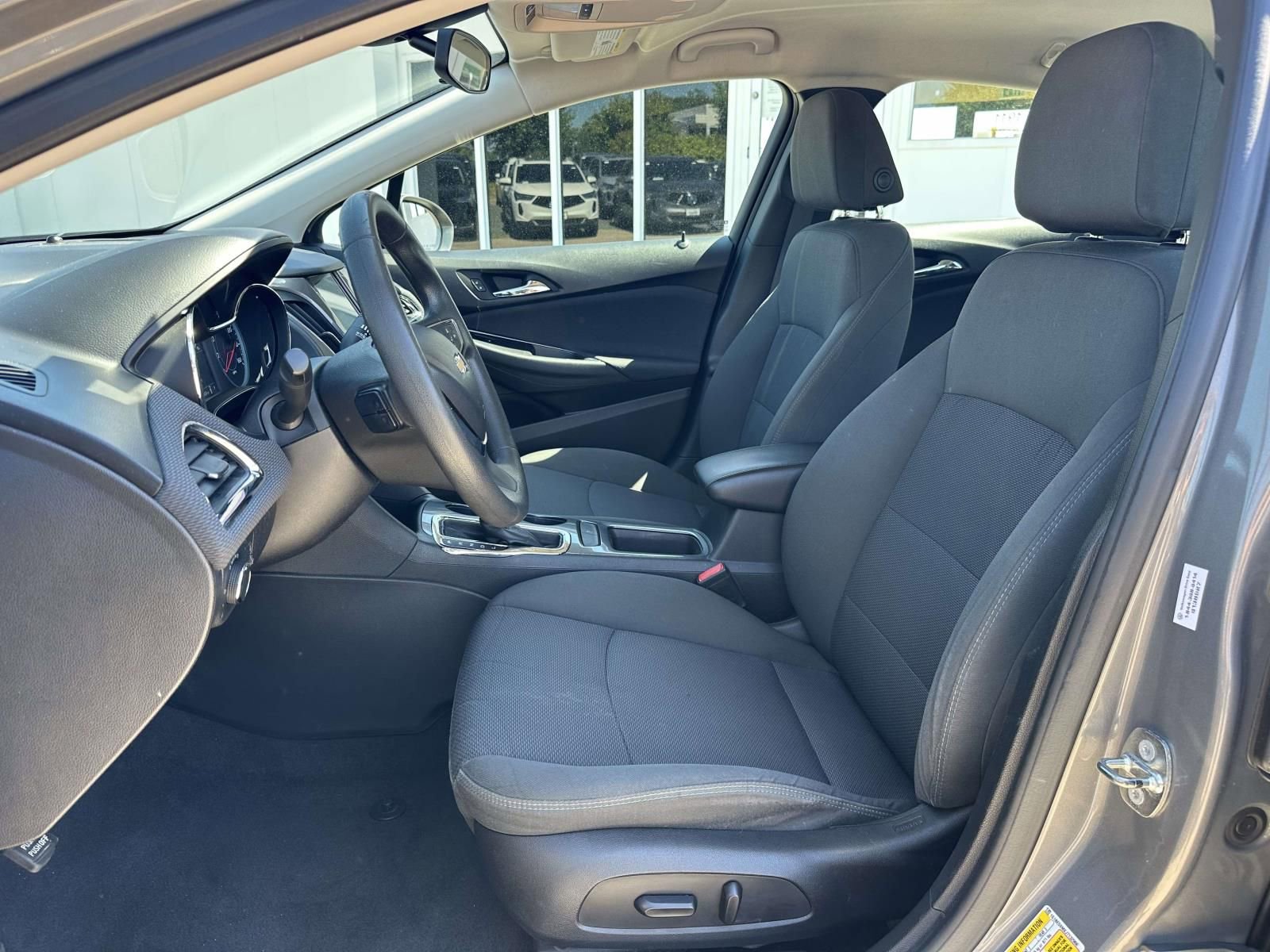 Used 2018 Chevrolet Cruze LT w/ Convenience Package FWD image 14