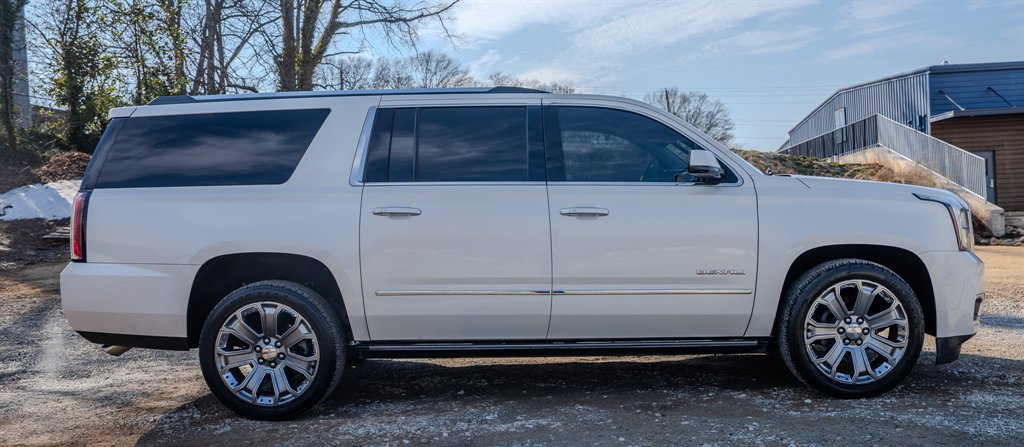 Used 2015 GMC Yukon XL Denali w/ Premium Package RWD image 6