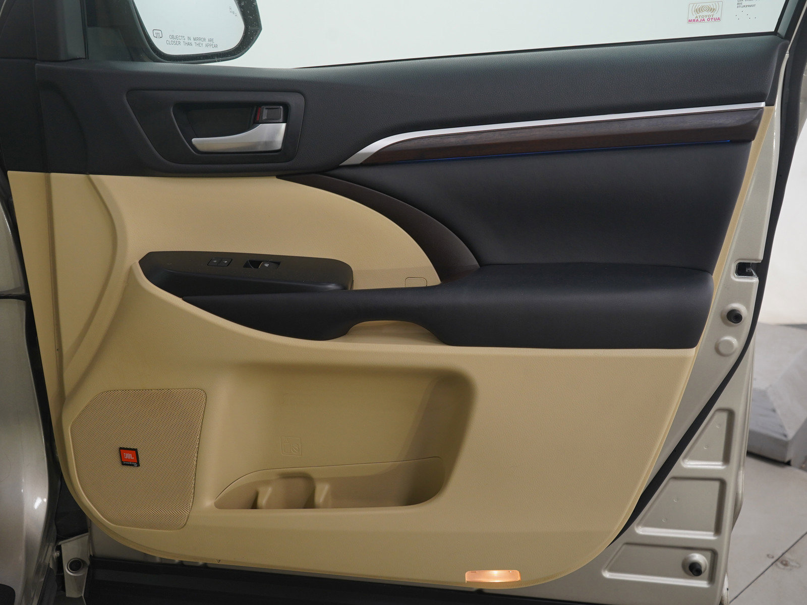 Used 2015 Toyota Highlander Limited Platinum image 12