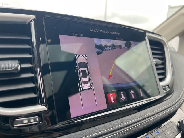 Used 2021 Chrysler Pacifica Limited w/ Uconnect Theater Family Group image 20