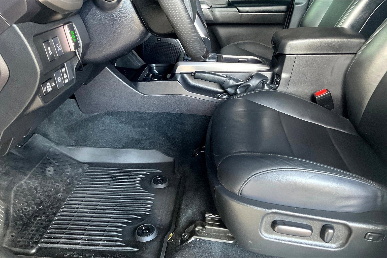 Used 2023 Toyota Tacoma Limited image 16