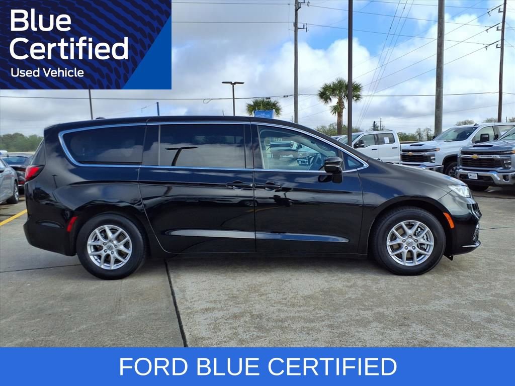 Used 2024 Chrysler Pacifica Touring-L FWD image 8