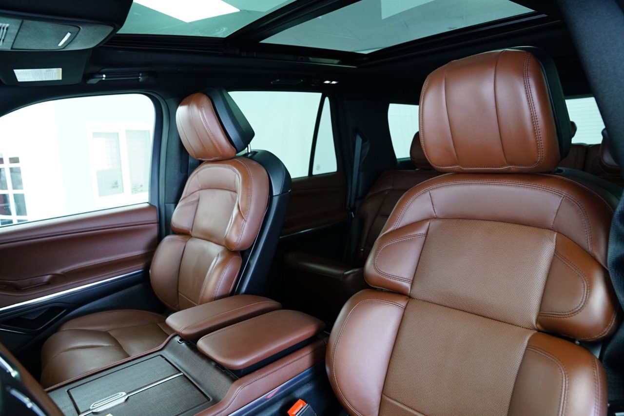 Used 2025 Lincoln Navigator Reserve image 21