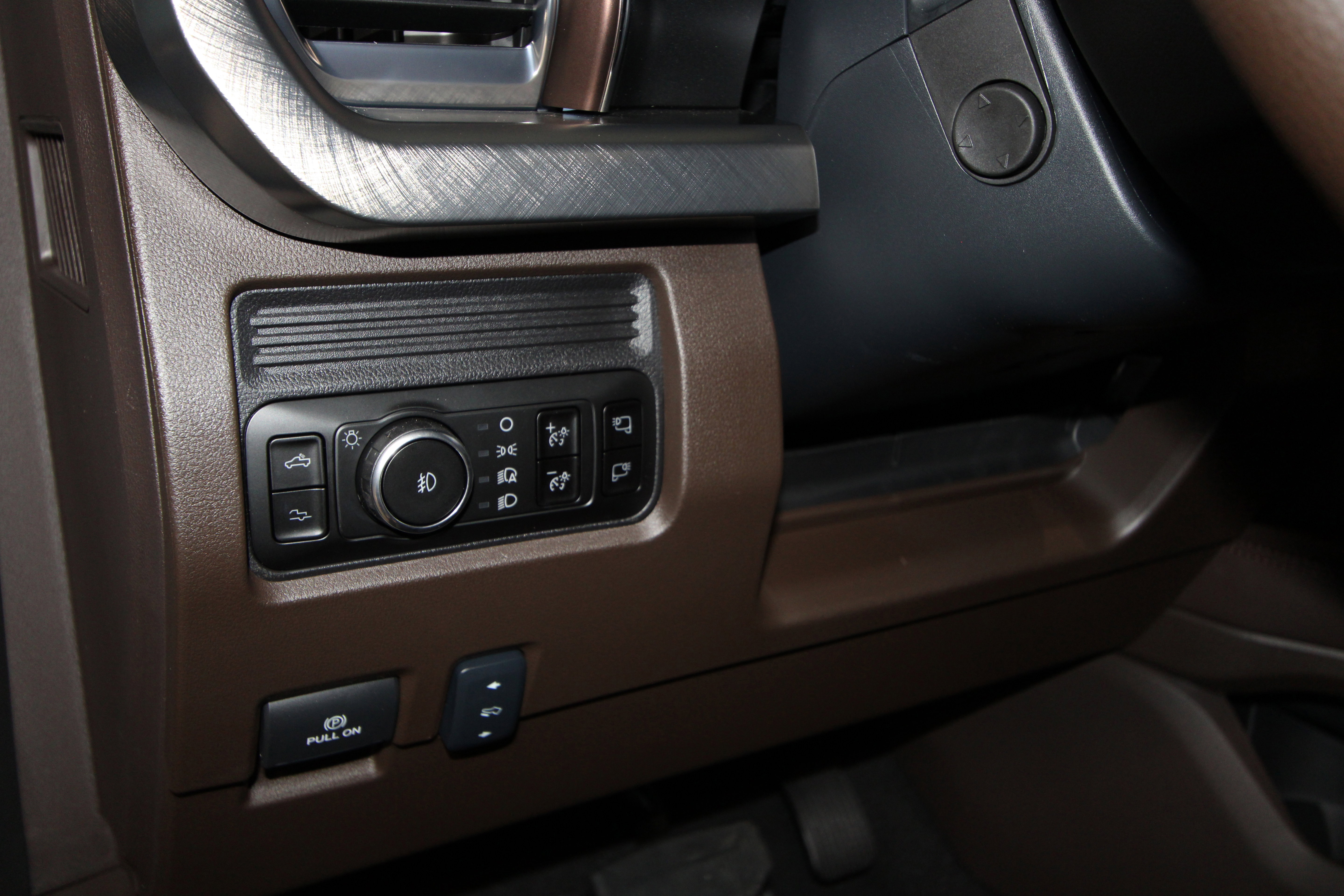 New 2025 Ford F350 King Ranch w/ Chrome Package image 9