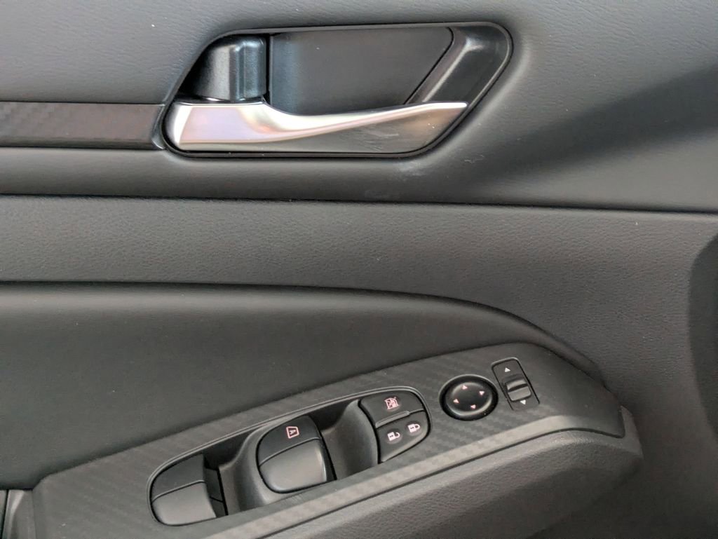 Used 2025 Nissan Altima 2.5 SV FWD image 13