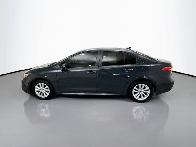 Used 2025 Toyota Corolla LE w/ LE Premium Package FWD image 4