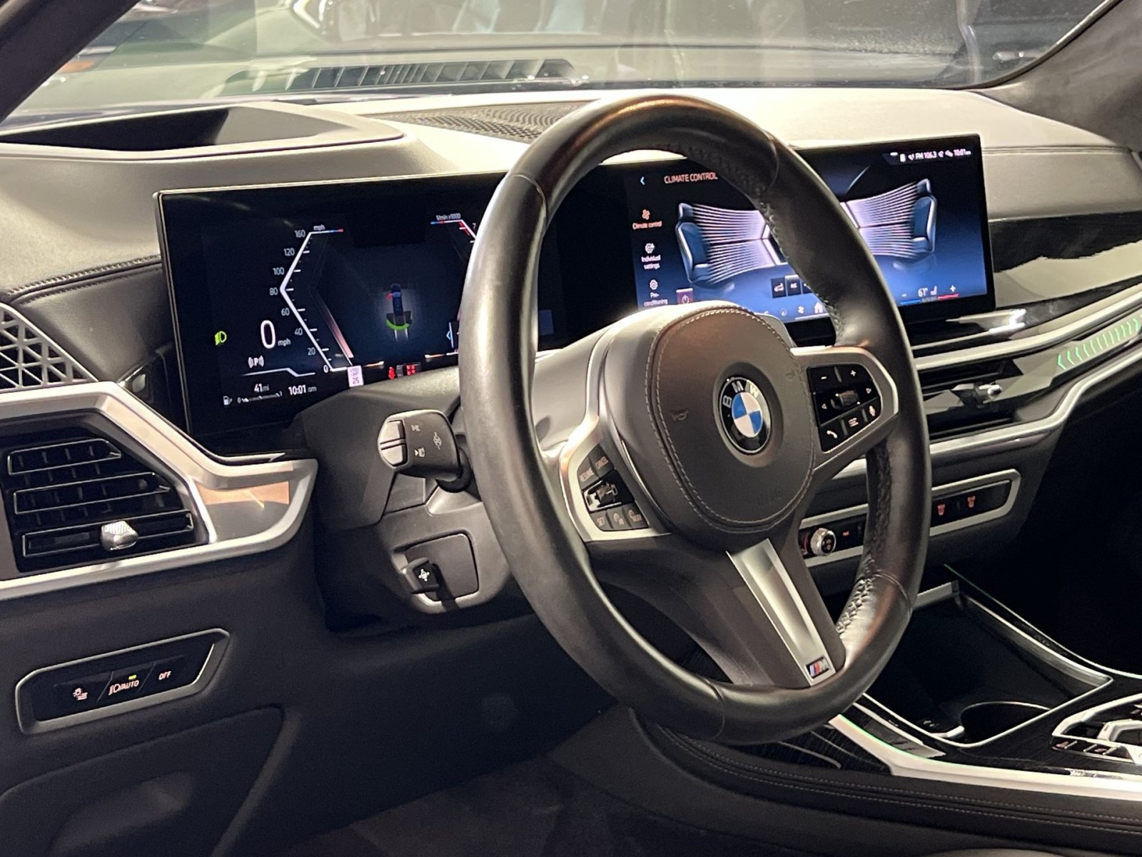 Used 2024 BMW X7 xDrive40i w/ M Sport Package AWD/4WD image 17