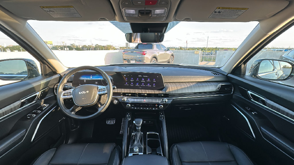Used 2025 Kia Telluride SX w/ SX Captain's Chair Package FWD image 22