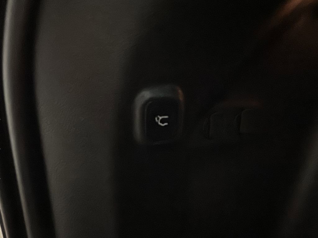 Used 2019 Jeep Cherokee Limited AWD/4WD image 20