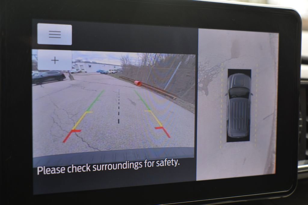 Used 2022 Ford Explorer XLT w/ Equipment Group 202A image 17