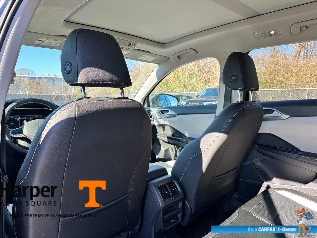 Used 2025 Volkswagen Taos SEL w/ Black Wheel Plus Package image 11