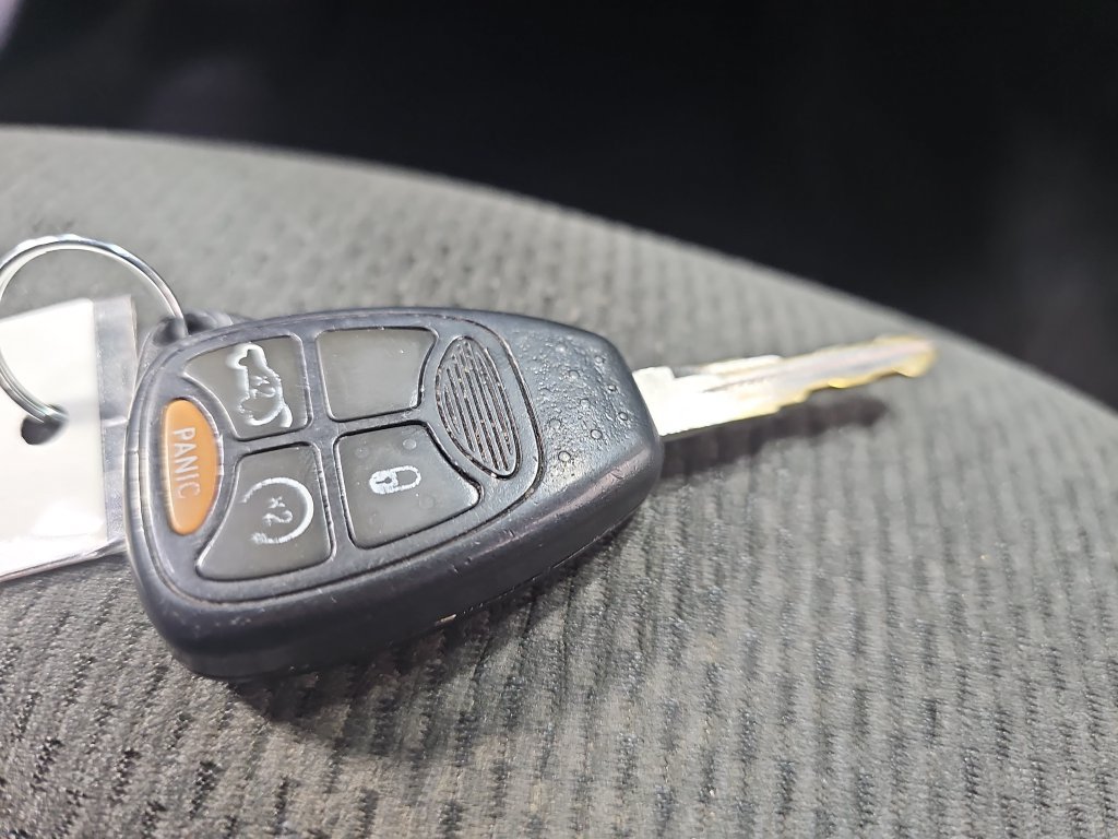 Used 2011 Chrysler 200 Touring FWD image 37