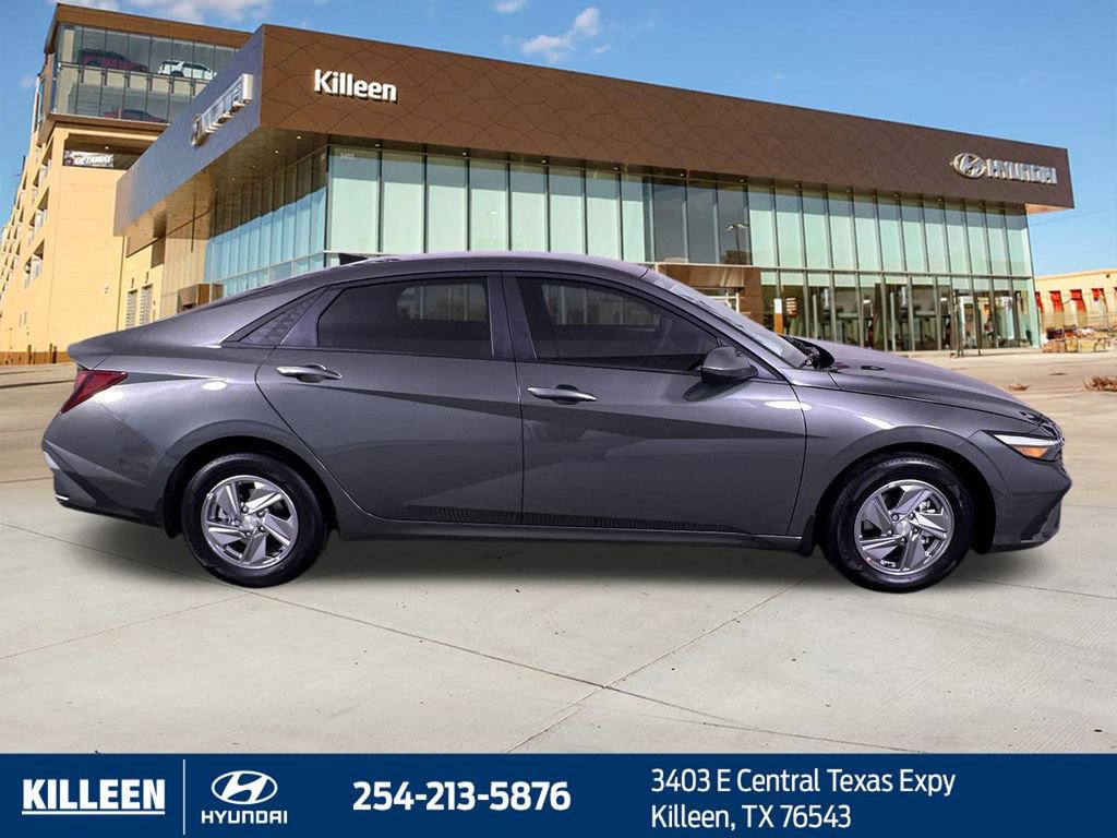 Used 2025 Hyundai Elantra SE FWD image 10