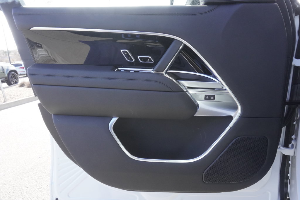 New 2026 Land Rover Range Rover Long Wheelbase SE AWD/4WD image 17