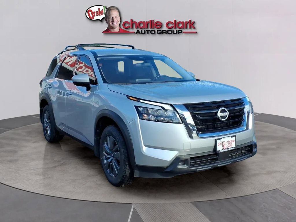Used 2024 Nissan Pathfinder SV image 7