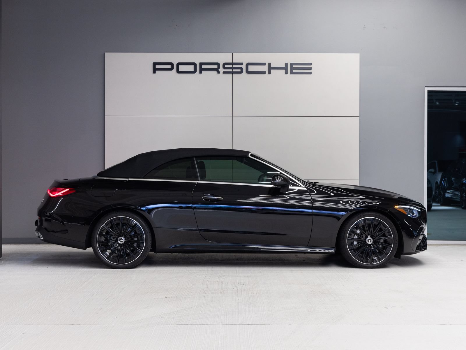 Used 2026 Mercedes-Benz CLE 450 4MATIC Cabriolet image 9