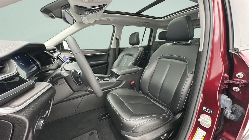 Used 2023 Jeep Grand Cherokee 4WD 4xe image 14