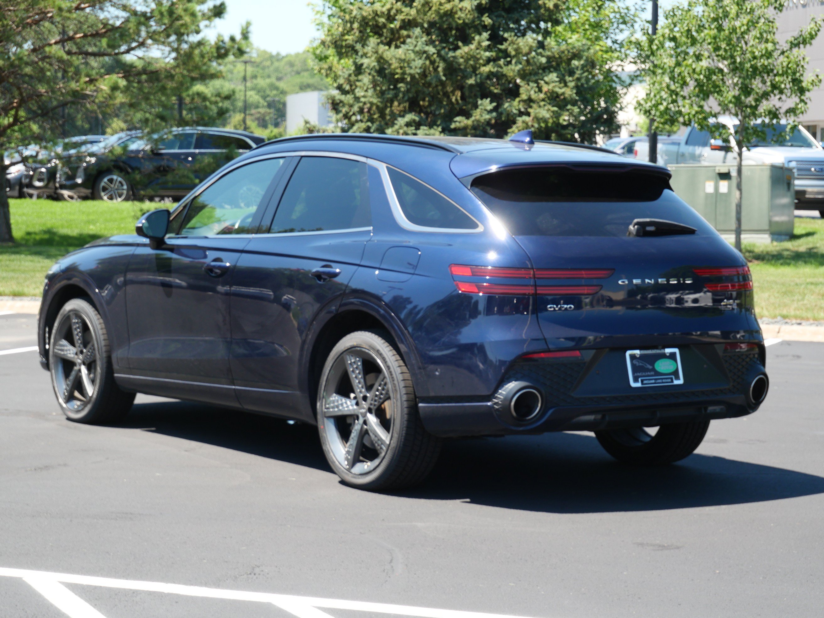 Used 2022 Genesis GV70 3.5T Sport w/ Sport Prestige Package AWD/4WD image 3