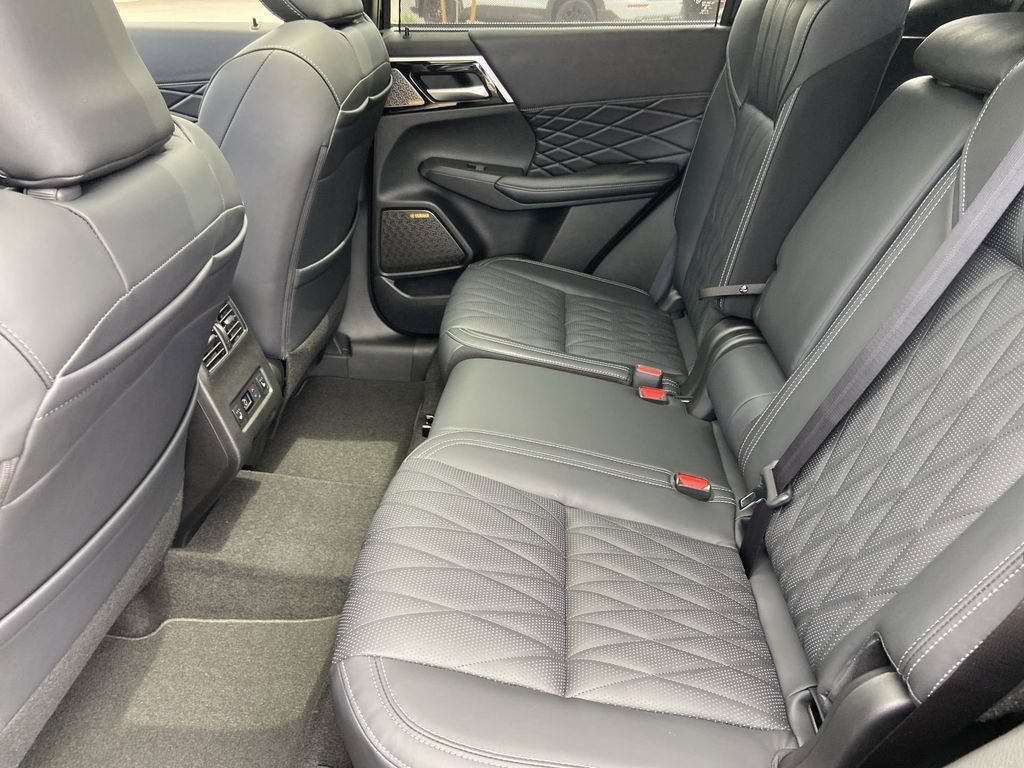 New 2026 Mitsubishi Outlander SEL Black Edition FWD image 22